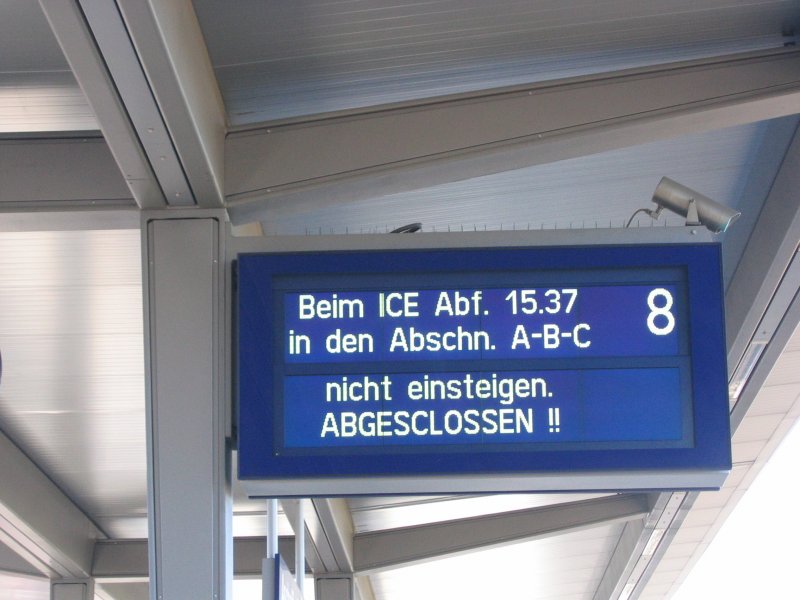 Komische Zuganzeige in Aschaffenburg fr den ICE 528 nach Dortmund am 11.05.2008