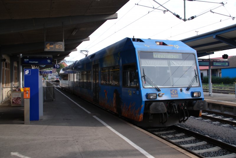 KONSTANZ (Landkreis Konstanz), 04.09.2008, ein THURBO-Regionalzug steht im Schweizer Bahnhof zur Abfahrt nach Kreuzlingen bereit