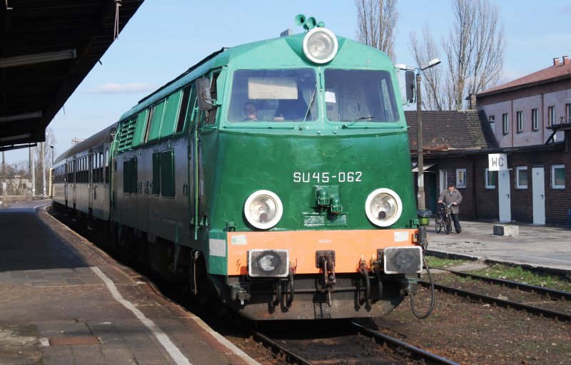 KOSTRZYN nad Odrą (Woiwodschaft Lebus/Kreis Gorzów), 25.03.2009, SU45-062 im Bahnhof Kostrzyn nad Odrą