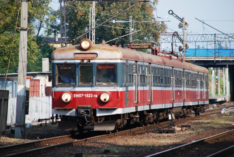 KOSTRZYN nad Odrą (Woiwodschaft Lebus/Kreis Gorzów), 16.09.2009, EN57-1523ra nach Wrocław Główny (Breslau Hauptbahnhof) bei der Ausfahrt aus dem Bahnhof Kostrzyn