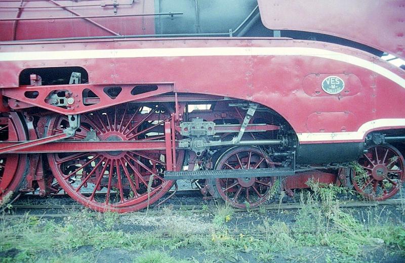 Kreutzkopf von Jimo alias 02 0201 / BR 18 201.
Womit die Frage beantwortet wird ob Roco die Steuerung richtig nachgebildet hat! 