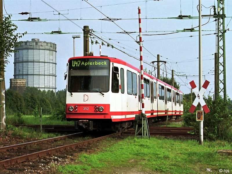 Kreuzung zwischen Stadtbahn und DB-Strecke im Dortmunder Norden (29. August 2002)