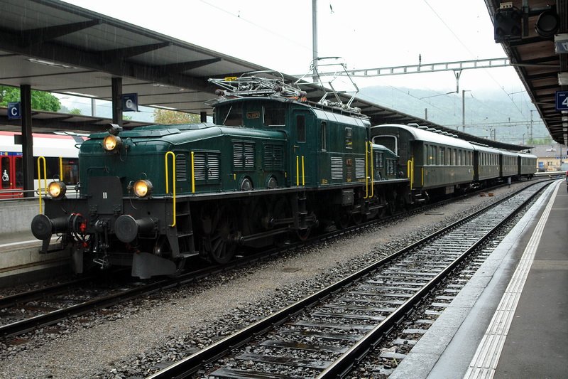  Krokodil  Ce 6/8 III 14305. Morgens um 8:34 Uhr fuhr der Sonderzug ab Basel mit historischen Wagen nach Schaffhausen und um 18:49 Uhr endete der lange Tag fr das  Krokodil  im Bhf. Olten SO. 17.5.2008