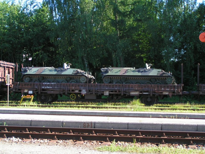 Ks mit 2 Kampfpanzer (Bhf. RIED i.I. 2006-07-19)