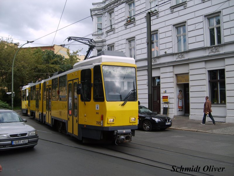 KT4DT 7005 der Berliner Verkehrsbetriebe (BVG) auf der Linie M4 nach Falkenberg