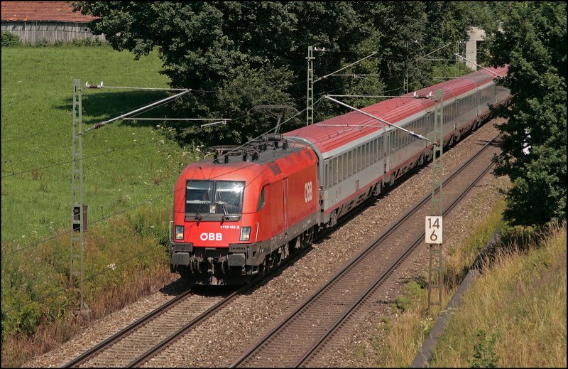KUFSTEIN - DIE PERLE TIROLS nennt sich der OEC 564 von Wien Westbahnhof nach Innsbruck Hbf. Von allen Zgen die Kufstein passieren trgt dieser Zug den schnsten Namen, finde ich zumindest. 1116 140 bringt am 11.07.2008 den Zug bei Bad Endorf zum Ziel. 
