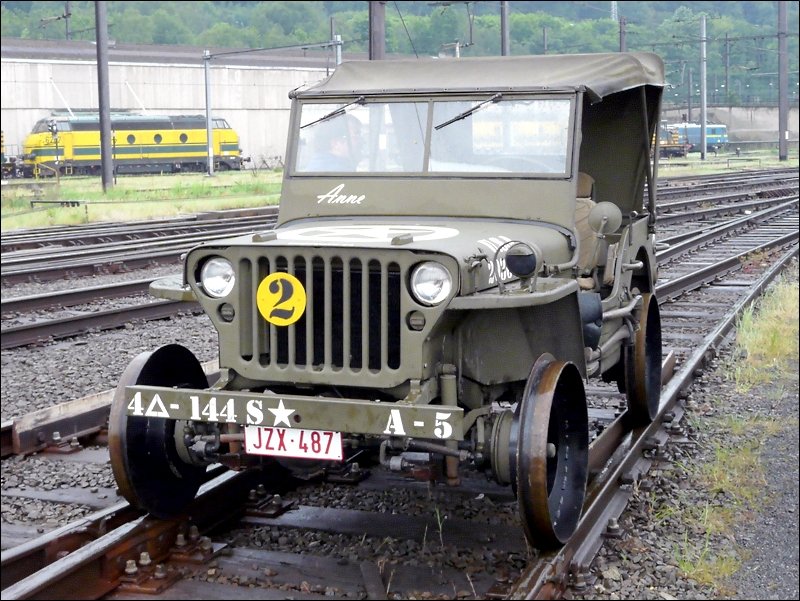 Kurioses gab es auch am Tag der offenen T�r in Kinkempois zu sehen. Hier ein Milit�r Jeep in Schienenversion. 18.05.08