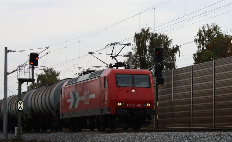 Kurz darauf an selbiger Stelle kam 145-CL 013  HGK  mit ihrem Gterzug durch.