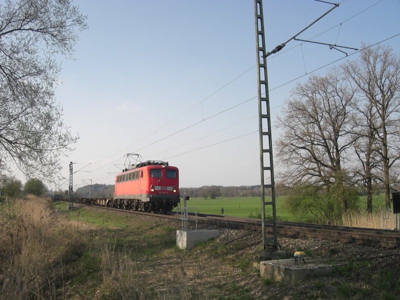 Kurz nach der BR 110 erwischten wir noch eine seltene Lok. Diesmal
war eine Lok der Baureihe 140 mit einem Gterzug ebenfalls
unterwegs in Richtung Salzburg.