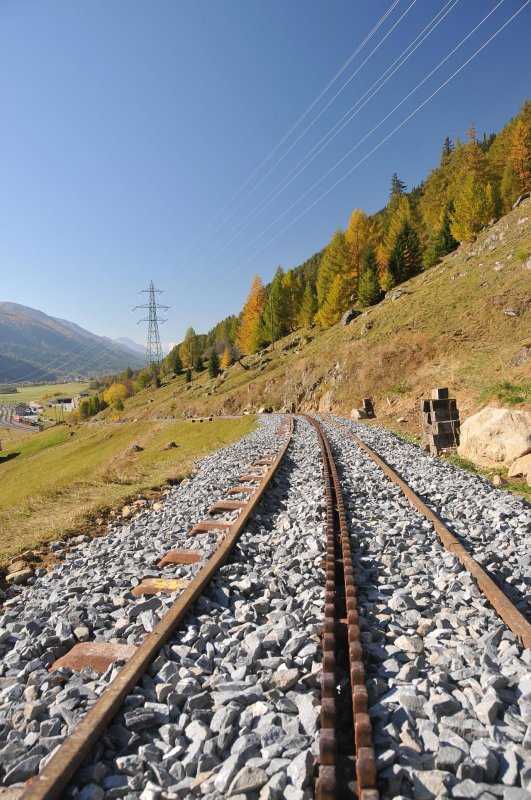 Kurz oberhalb Bhf Oberwald ist die Strecke bereit fr den Betrieb. Es fehlt  nur  noch die Einfhrung in den Bahnhof. 19.10.08 11:40
