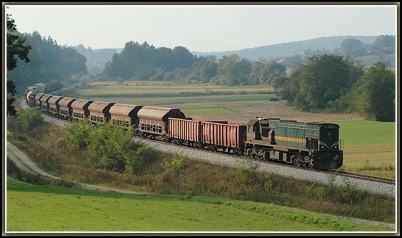 Kurz vor dem Grenzbahnhof Hodos entstand diese Aufnahme vom 12.10.2006. 664-106 von Pragersko kommend auf dem Weg nach Hodos.