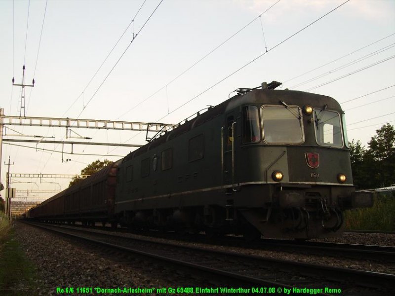 Kurz vor den Einfahr-Signalen in Winterthur, wurde diese Aufnahme mglich. Re 6/6 11651 vor ihrem 65488 St.Margrethen - RBL.
04.07.08