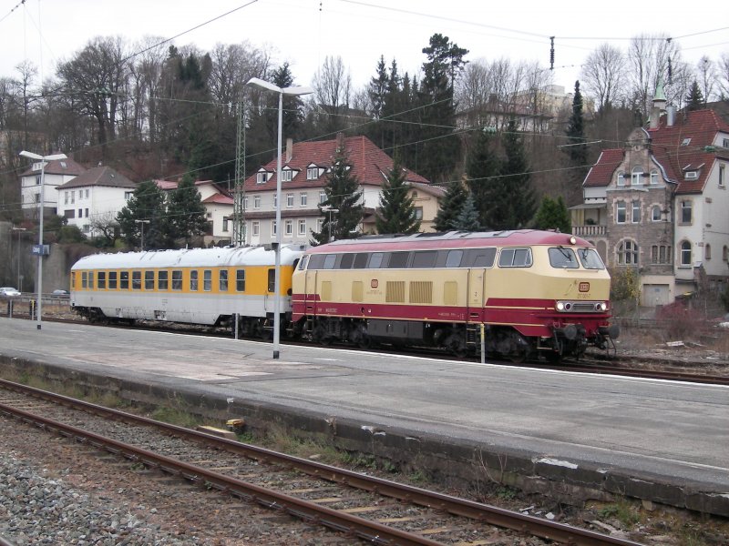 kurze Pause fr 217 001-7 im Bahnhof Coburg. 14.12.007
