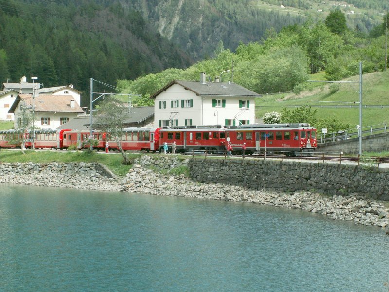 Kurzer Halt in Miralogo auf der Fahrt von Tirano nach St.Moritz.10.05.07