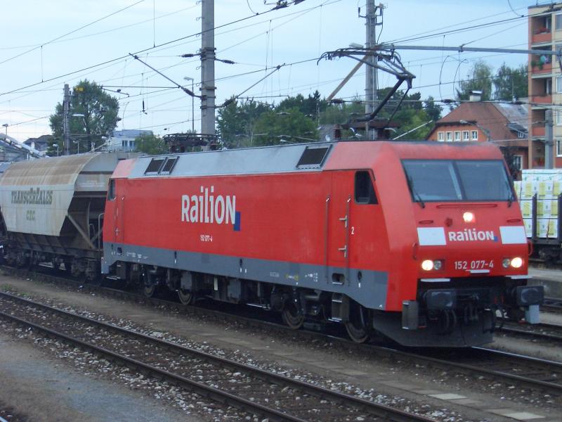Kurzes Gastspiel der Railion 152 in Salzburg Hbf.Da sie keine Zulassung in sterreich hat,ist es meines Wissens nur in Salzburg mglich sie zu fotografieren.