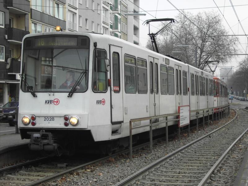 KVB Wagen 2028 an der Eifelstrae.