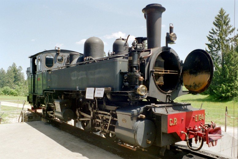 La Traction .. Dampflok G 2x 2/2 E 164 am 24.06.2006 Tag der offen Tr in Pr Petitjean - Dampflok von Henschel Sohn - 1000 mm - Baujahr 1905 - Lokgewicht 42t - LP 10,85m - Hchst Geschwindigkeit = max 40 km - Lebenslauf: ex CP E 164 - 1978a - 1998 ab 1999 - La Traction