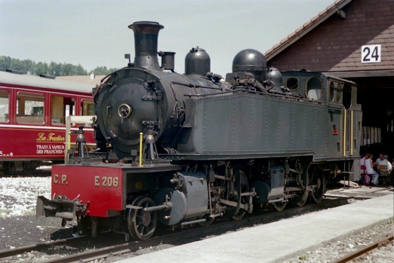 La Traction .. Dampflok G 2/3+3/3 E 206 am 24.06.2006 Tag der offen Tr in Pr Petitjean - Dampflok von Henschel Sohn - 1000 mm - Baujahr 1913 - Lokgewicht 30t - LP 12.11m - Hchst Geschwindigkeit = max 40 km - Lebenslauf: ex CP E 206 - 1985  ab 1993 - La Traction