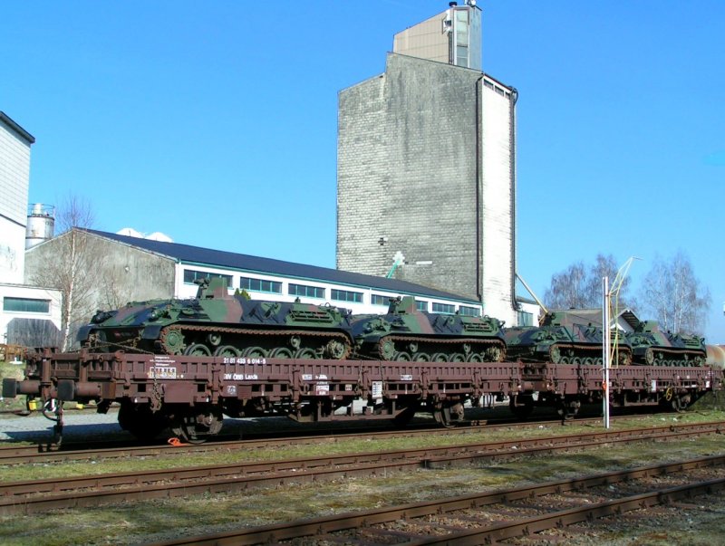 Laads(21814336014-5) steht zur Entladung bereit; Bhf Ried i.I.080315