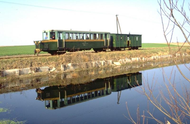 L�ngst Vergangenheit,die Jarociner Kreisbahn (1902)Hier eine der letzten Fahrten mit einem Oldtimer VT,genannt  Ryjek  (Schn�uzchen)im M�rz 1991.Kurze Zeit sp�ter wurde die Strecke endg�ltig stillgelegt.(Archiv P.Walter)
