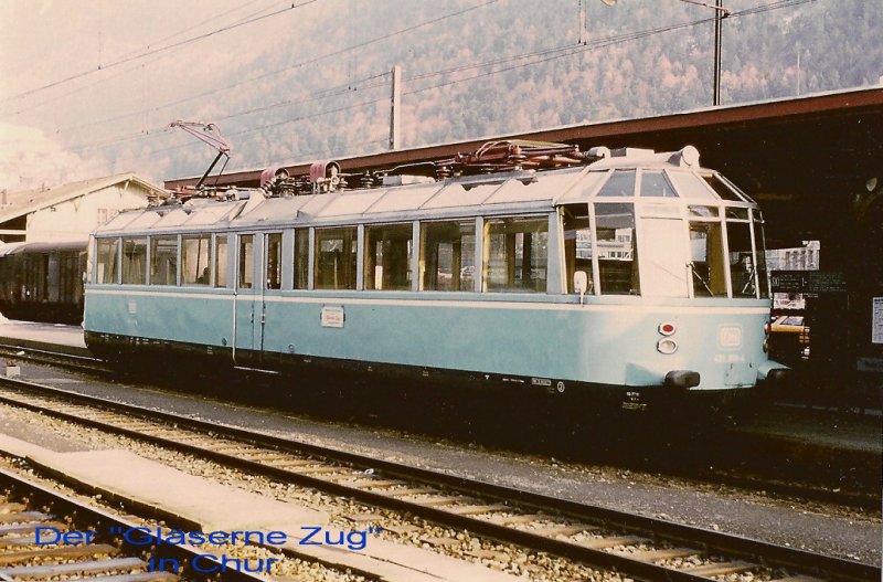 L�ngst Vergangenheit.Vor vielen Jahren kam der  Gl�serne Zug 
auch einmal nach Graub�ndens Hauptstadt Chur.Leider weiss ich das Jahr nicht mehr.Heute steht das,bei einem Unfall am 12.Dez.1995 schwer besch�digte Fahrzeug,im  Bahnpark  Augsburg.Scan von Papierbild (Archiv P.Walter)