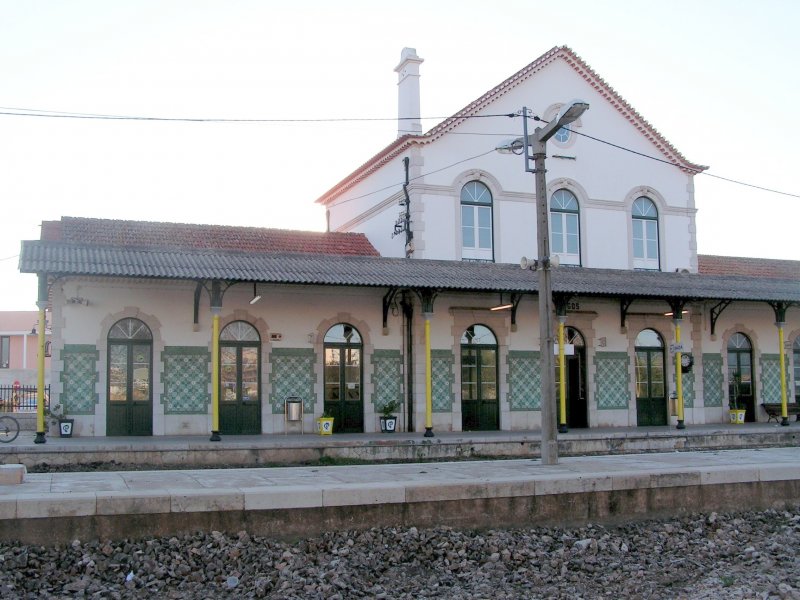 LAGOS (Distrikt Faro), 31.01.2005, der ehemalige Bahnhof; die Gleise sind bereits demontiert