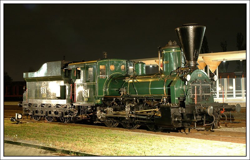 Lange Nacht der Museen in �sterreich am 6.10.2007: Zu diesem Zweck wurde 671 der GKB vor dem Graz-K�flacher Bahnhof aufgestellt.