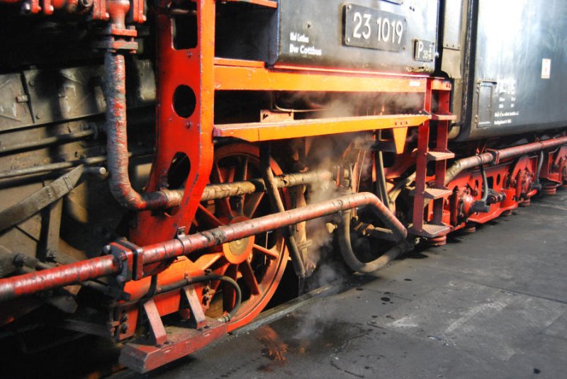 Lebendige Maschine mit Lochfra�, 23 1019 im Lokschuppen des BW Dresden Altstadt, 21.03.09