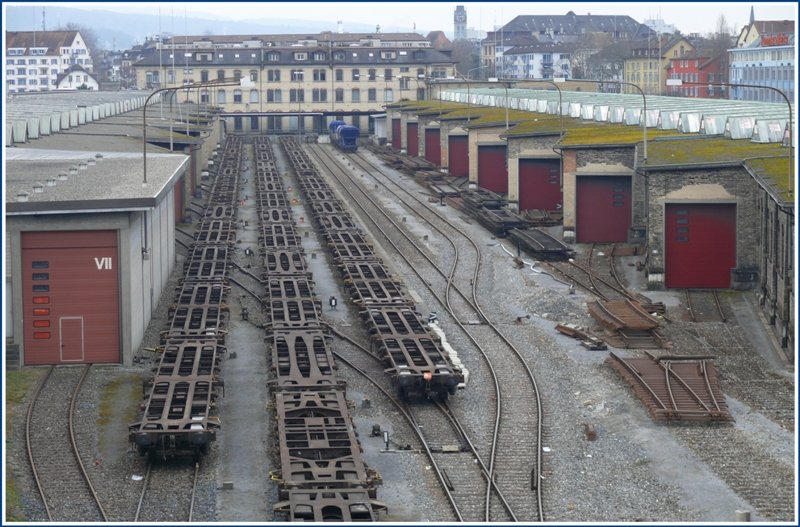 Leere Containertragwagen in einem Teil des Zrcher Gterbahnhofs, der auch schon geschftigere Zeiten erlebt hat. (31.03.2009)