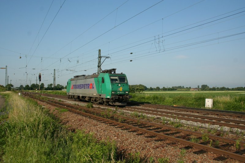 Leerfahrt von R4C 185 543-6 am 9.6.2008 in Niederschopfheim.