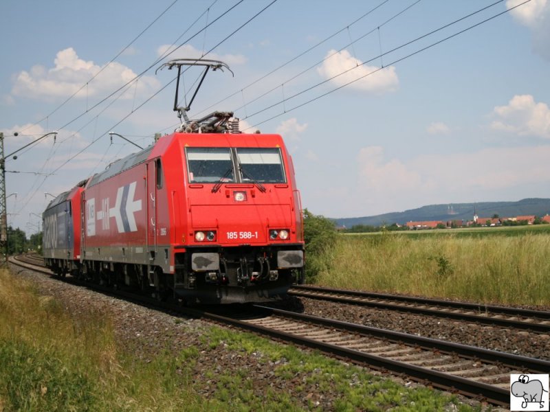Leerfahrt zweier 185er auf der Strecke zwischen Lichtenfels und Bamberg am 8. Juni 2008 in Richtung Sden. In Front Lok 185 588-1 der Hfen und Gterverkehr Kln AG (HGK), dahinter eine 185 der SBB Cargo Deutschland.