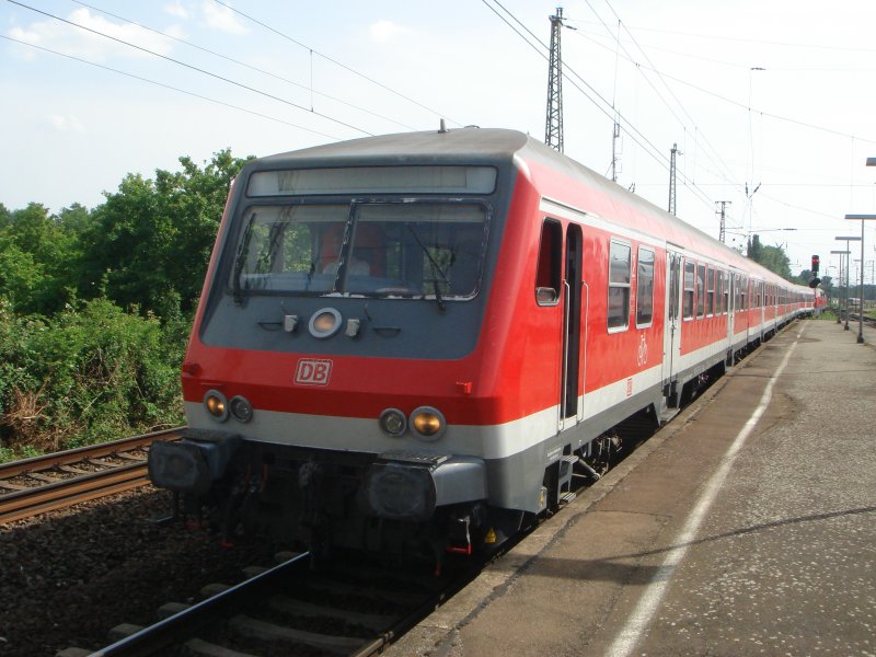 Leerpark einer RB/RE durch Ludwigshafen (Rhein) Hbf am 25.05.07.