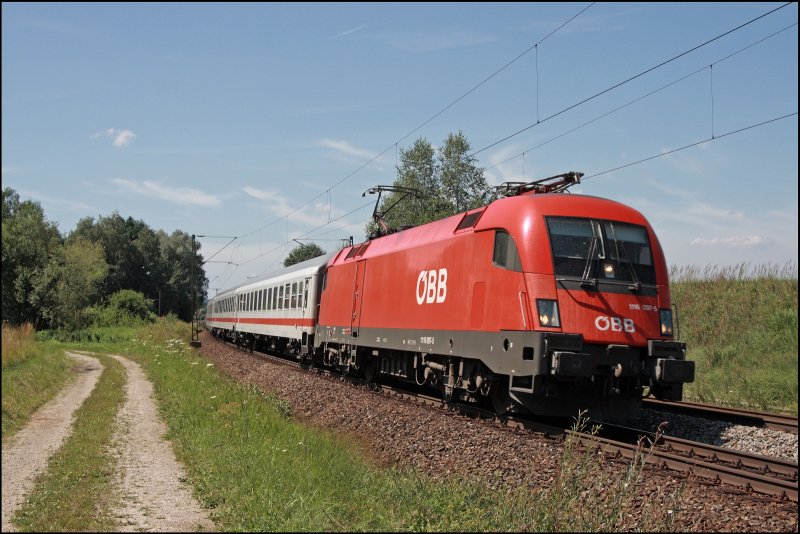 Leider kein EM-Taurus war am 10.07.2008 am IC 2083  K�nigssee  Hamburg - Berchtesgaden Hbf anzutreffen. 1116 097 durfte diesen Zug unweit von Osterm�nchen bespannen.

