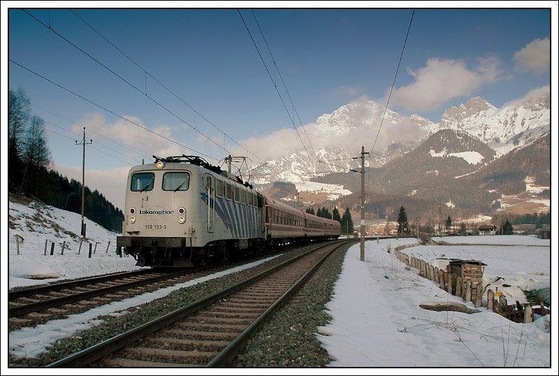 Leider mit Fotowolke, 139 133 mit dem Saisonzug D 13765 zwischen Leogang und Saalfelden am 16.2.2008 aufgenommen.