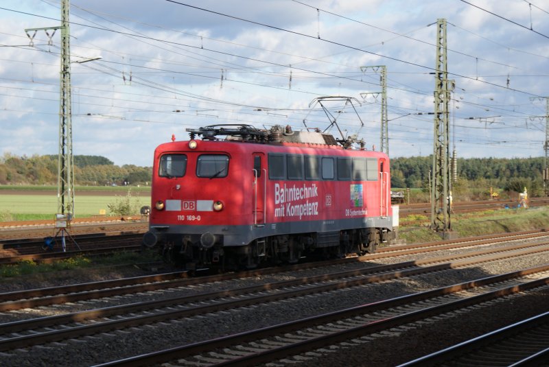 Leider nur als Lz kam die 110 169-0 am 12.10.2009 mir in der Nhe von Wunstorf vor die Linse.