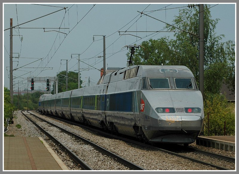 Leider nur ein Nachschuss gelang mir am 27.7.2006 in der letzten Station vor Luxemburg Stadt, nmlich Berchem, auf diesen TGV bei seiner Fahrt nach Luxemburg Stadt.