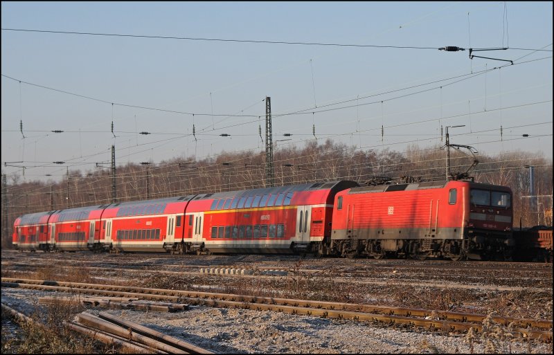 Leider verkehren die Zge des RE11  Rhein-HELLWEG-Express  Dsseldorf - Paderborn nur Montags bis Freitags. 112 159 (9180 6 112 159-9 D-DB) schiebt den RE 29106, Paderborn Hbf - Dsseldorf Hbf, in Richtung Essen.
