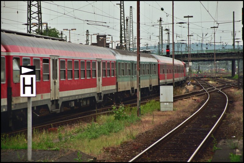 Leider zu spt gesehen: Silberling in Mintgrn/Lichtgrau. Eingereiht im RE13  Maas-Wupper-Express  von Venlo nach Hamm (Westf). Aufgenommen am 27.05.07 in Hagen.