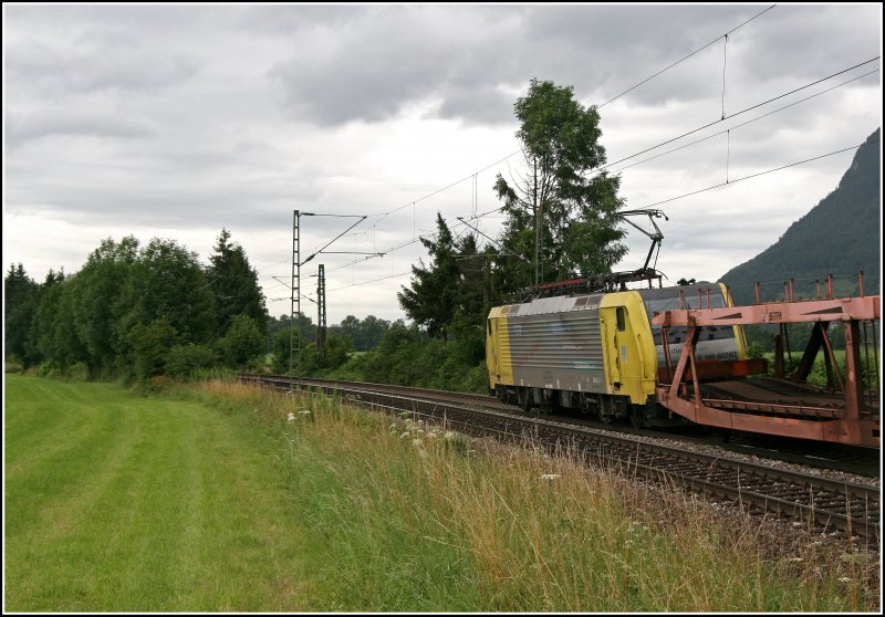 Letzte Aufnahme einer DISPOLOK im Sommerurlaub. E189 907RT fhrt mit einem leeren Autozug nach Mnchen.