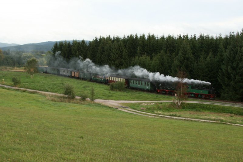 Letzte Fahrt fr dieses Wochenende.99 516 mit Lok 176 als Vorspann mit allen betriebsfhigen Wagen unterwegs in Richtung Schnheide.
