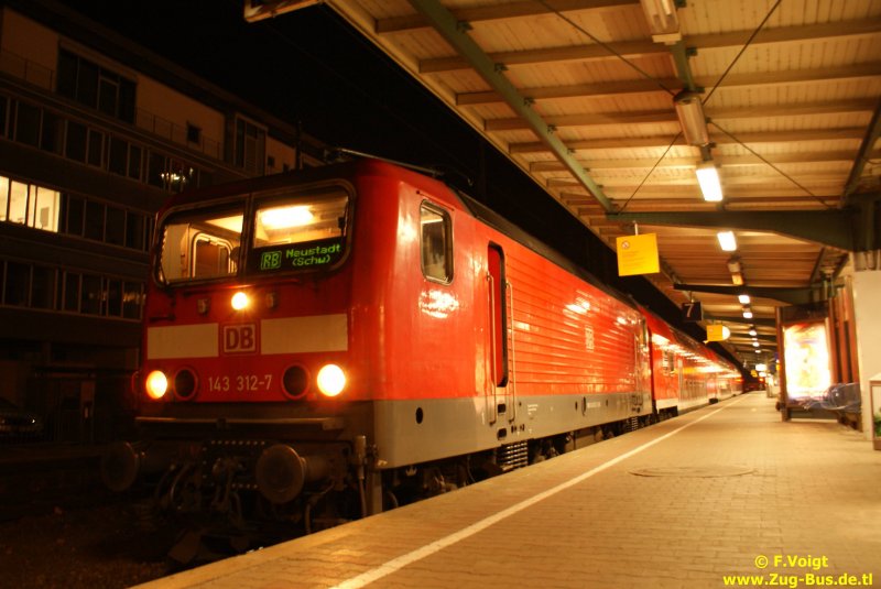 Letzter Zug am Tage nach Neustadt steht im HBF Freiburg 