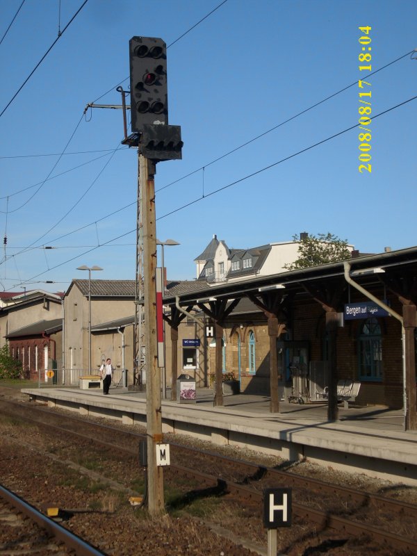 Lichtausfahrsignal  M   aus Gleis 2 in Richtung Lietzow in Bergen/Rgen.