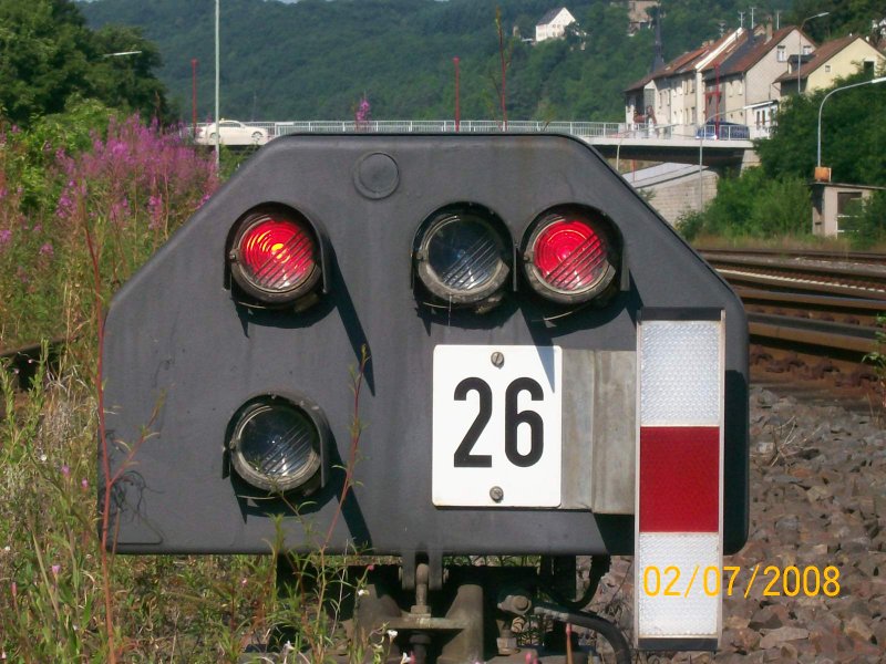 Lichtspersignal kurz vor dem Bahnhof Kirn/Nahe.