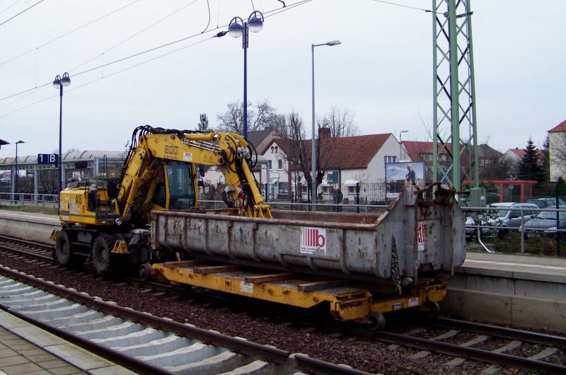 Liebherr 900 steht mit einem Zusatzwagen in L�bbenau/Spreewald und wartet auf weitere Aufgaben. L�bbenau/Spreewald den 06.12.2008