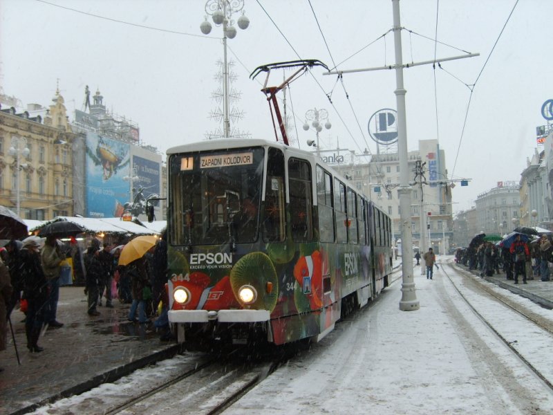 Linie 1 auf der Haltestelle Ban Josip Jelačić Platz.