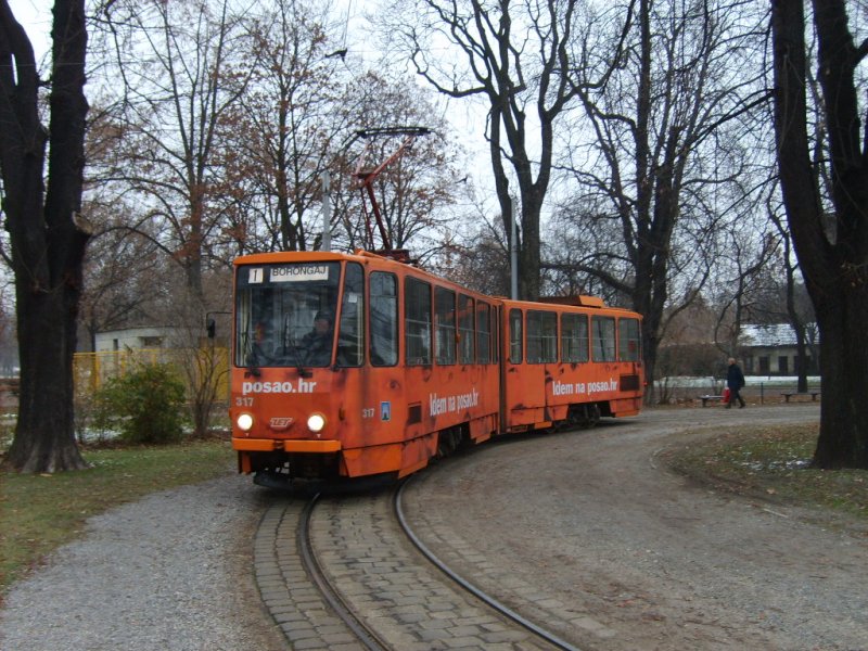 Linie 1 umkehrt sich auf der Endhaltestelle Zapadni kolodvor (West-Bahnhof).