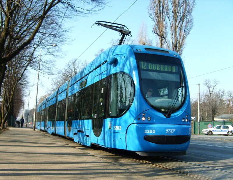 Linie 12 zwischen der Haltestellen Hondlova und Ravnice. (24.02.2008.)