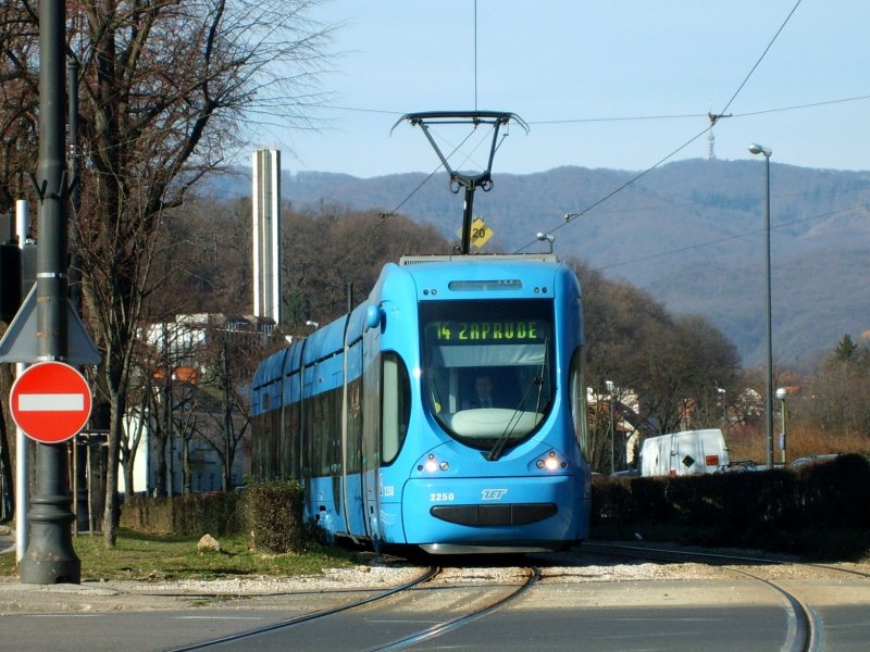 Linie 14 zwischen der Haltestellen Radićevo etalite und Gupčeva zvijezda.