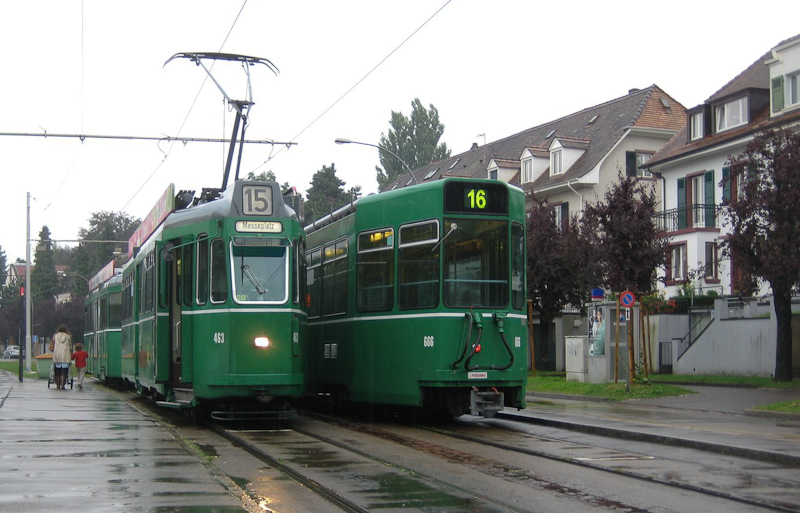 Linie 15 und 16 in Basel Bruderholz am 8. August 2009.