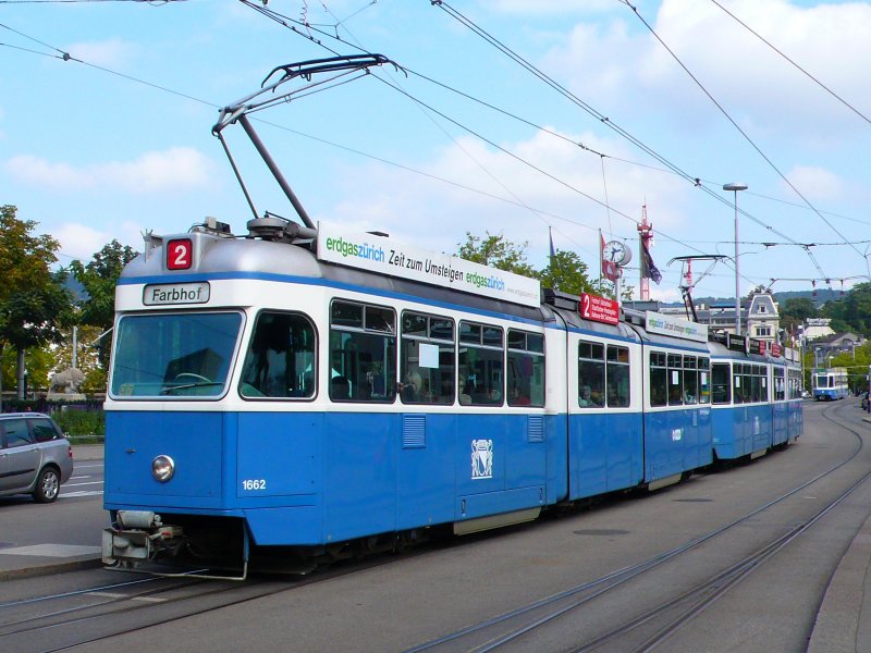 Linie 2 am 23.09.08 auf dem Brkliplatz.